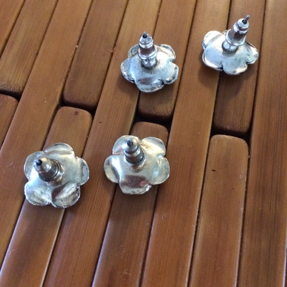 Lovely Roses 🌹One Silver the Other Gold Toned - Picture 2 of 3